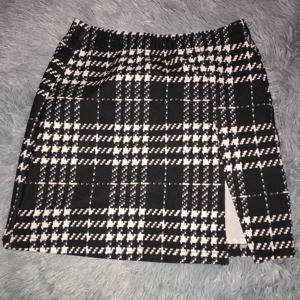 Plaid Textured Mini Skirt with Slit | XS (2)